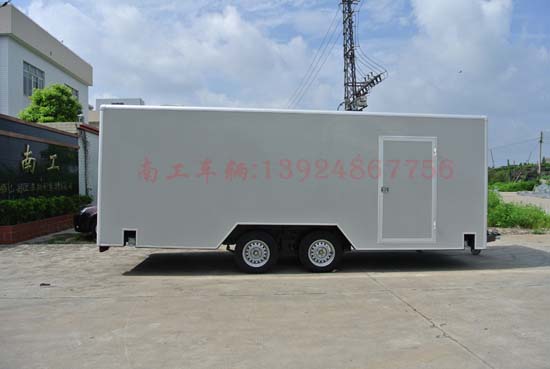 箱式LED广告拖车2.jpg